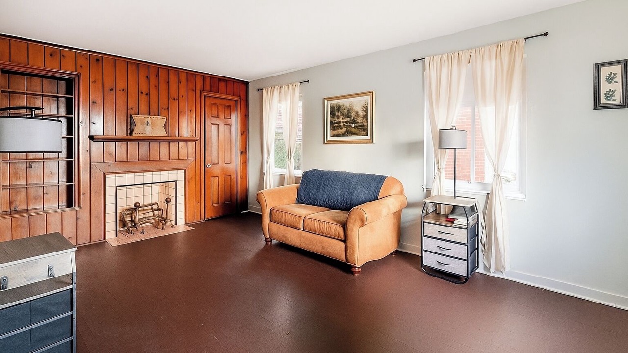 Photo of Livingroom in Forest Hills