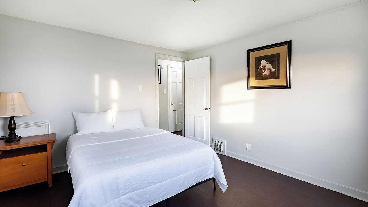 Photo of Bedroom in Forest Hills