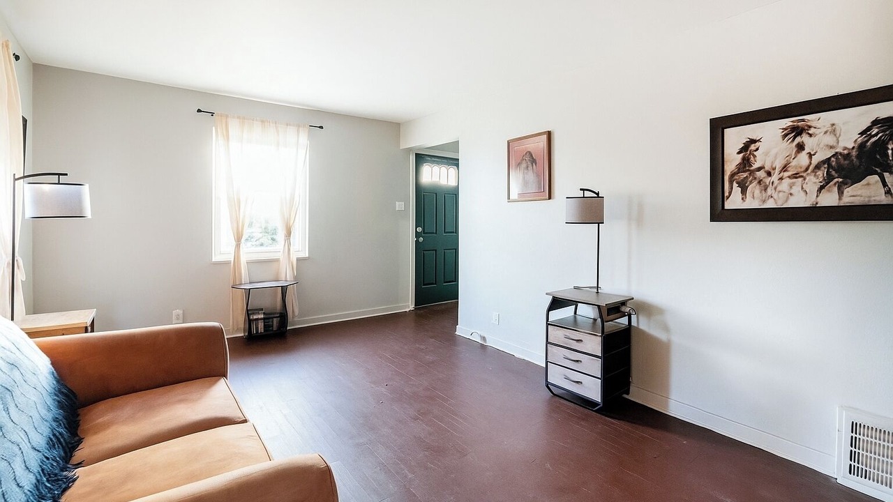 Photo of Livingroom in Forest Hills