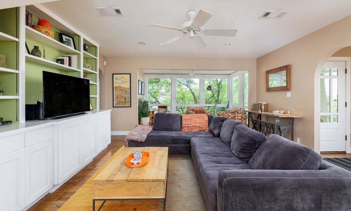 Photo of Livingroom in Clarksville