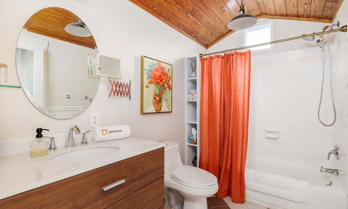 Photo of Bathroom in Govalle