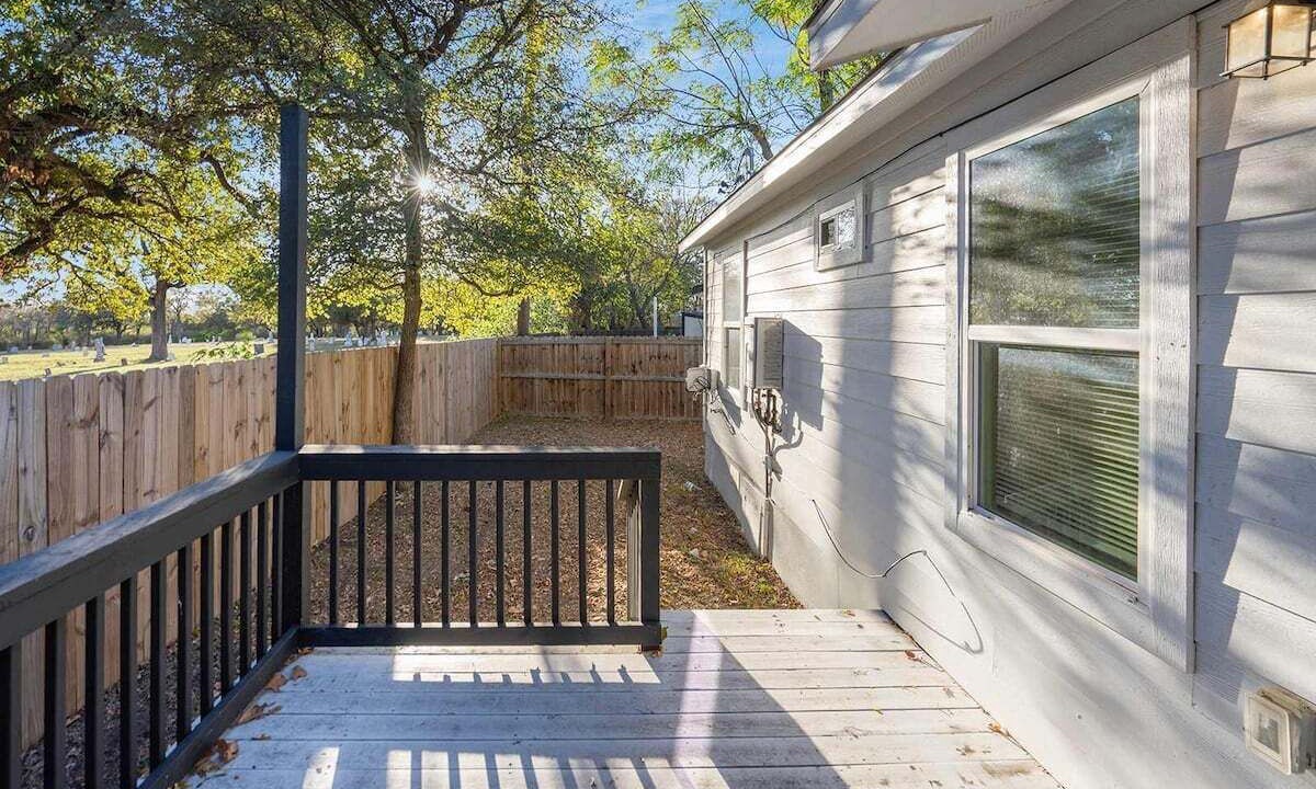 Photo of Patio Balcony in MLK