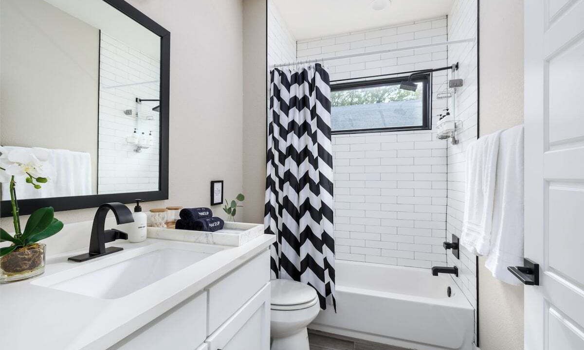 Photo of Bathroom in Holly
