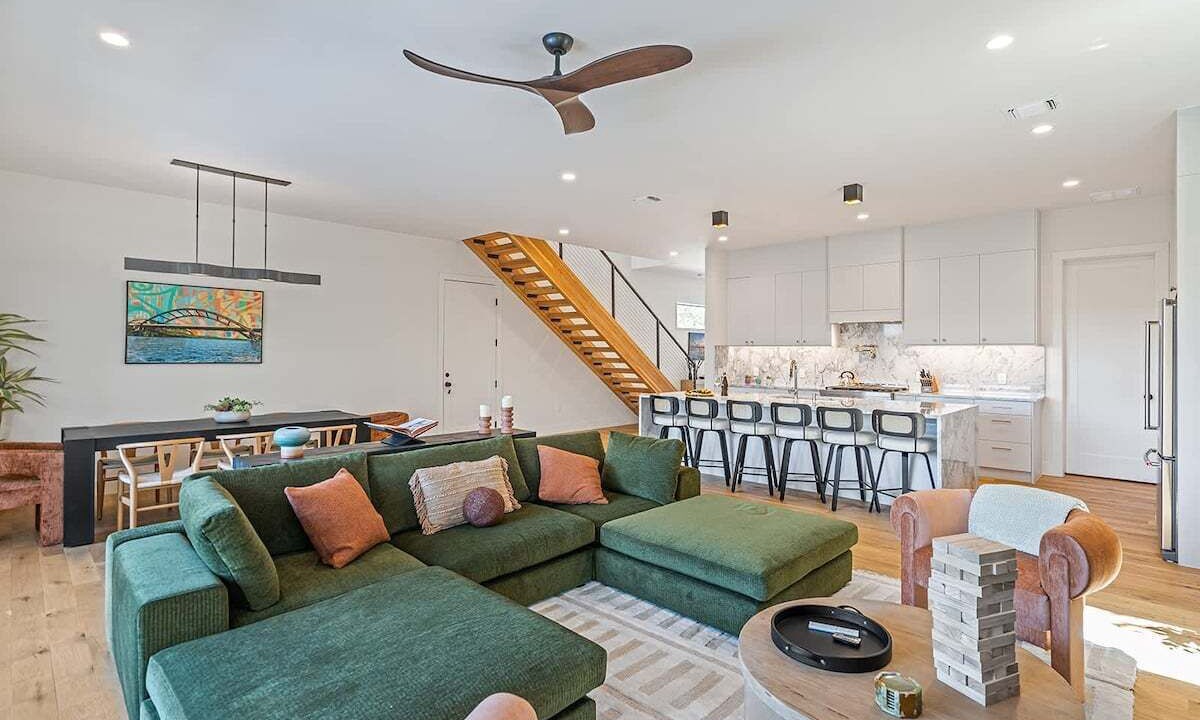 Photo of Livingroom in Apache Shores