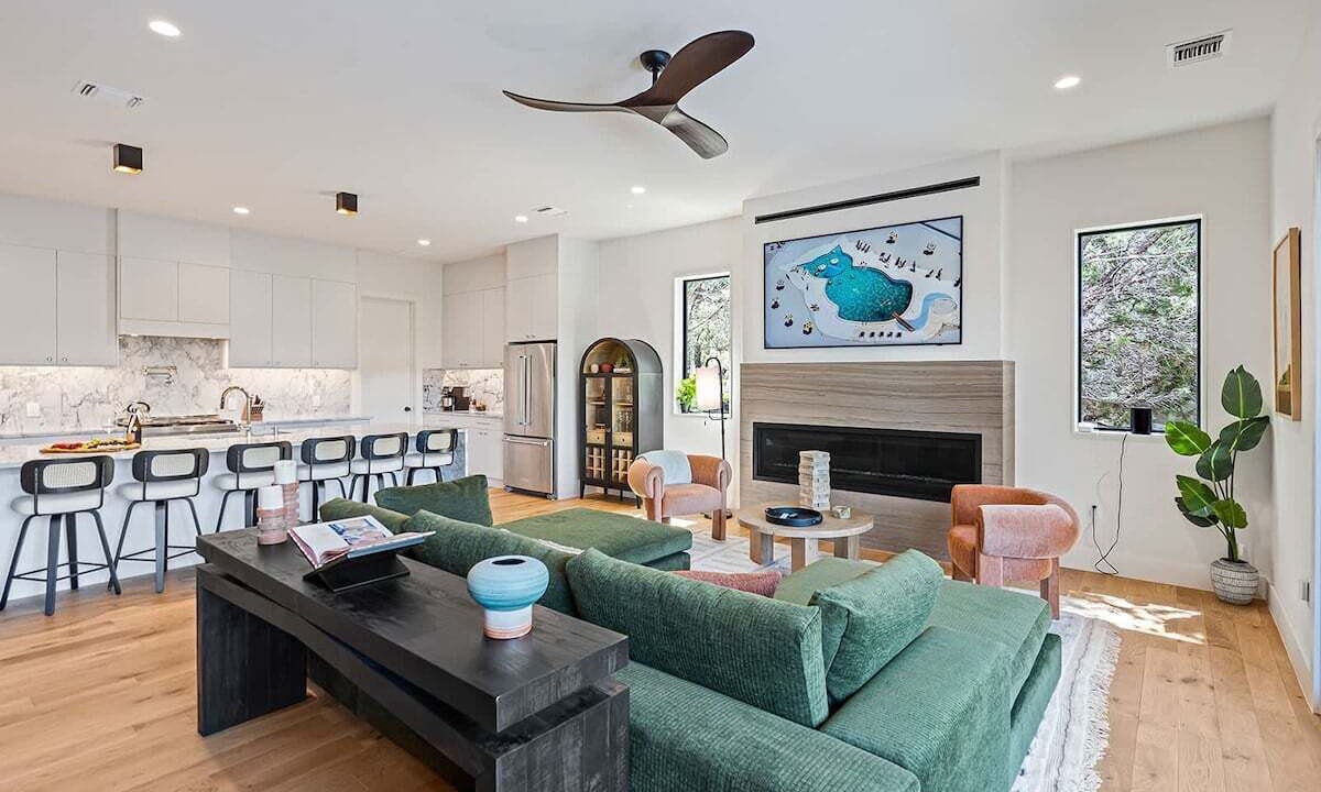 Photo of Livingroom in Apache Shores