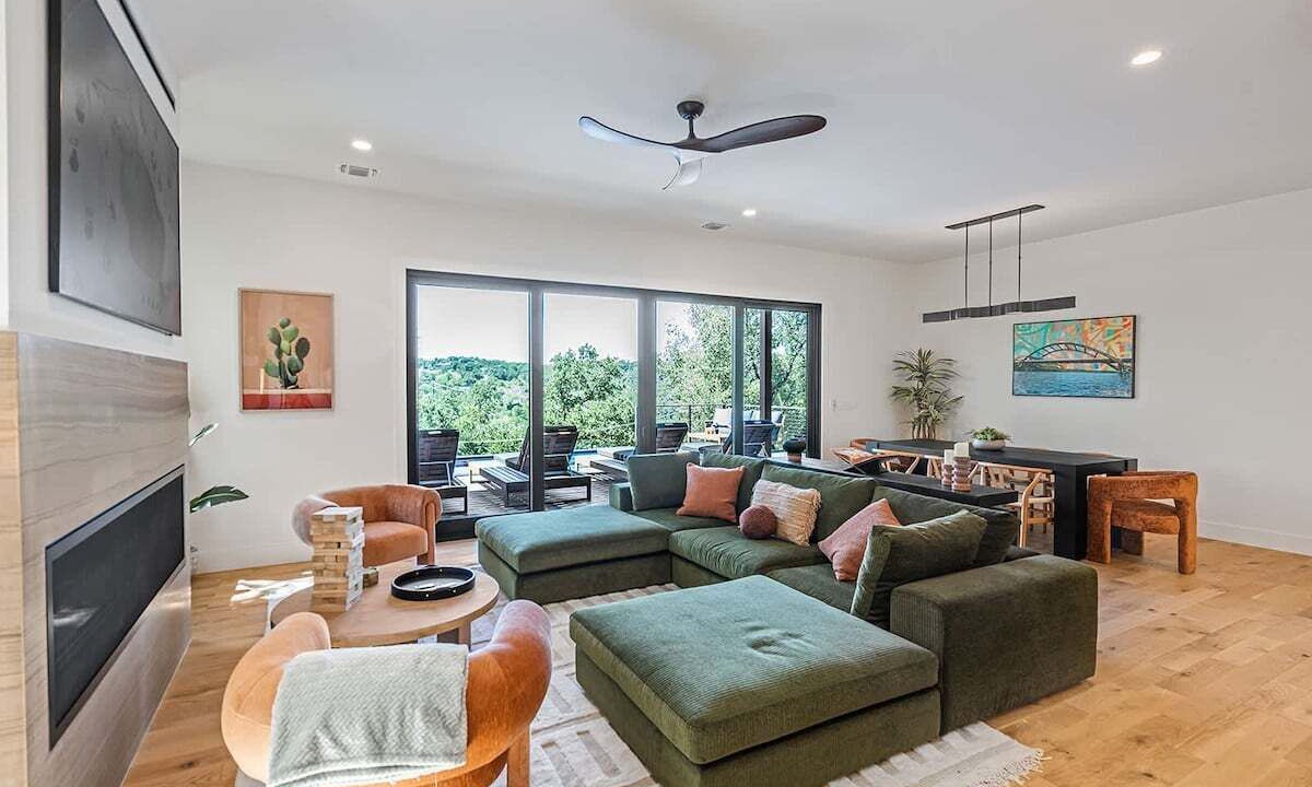 Photo of Livingroom in Apache Shores