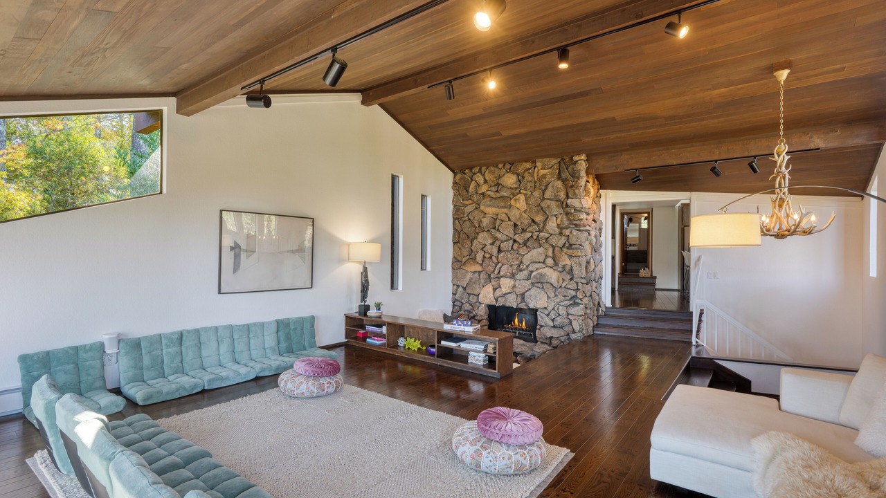Photo of Livingroom in Riebli-Wallace Neighborhood Group