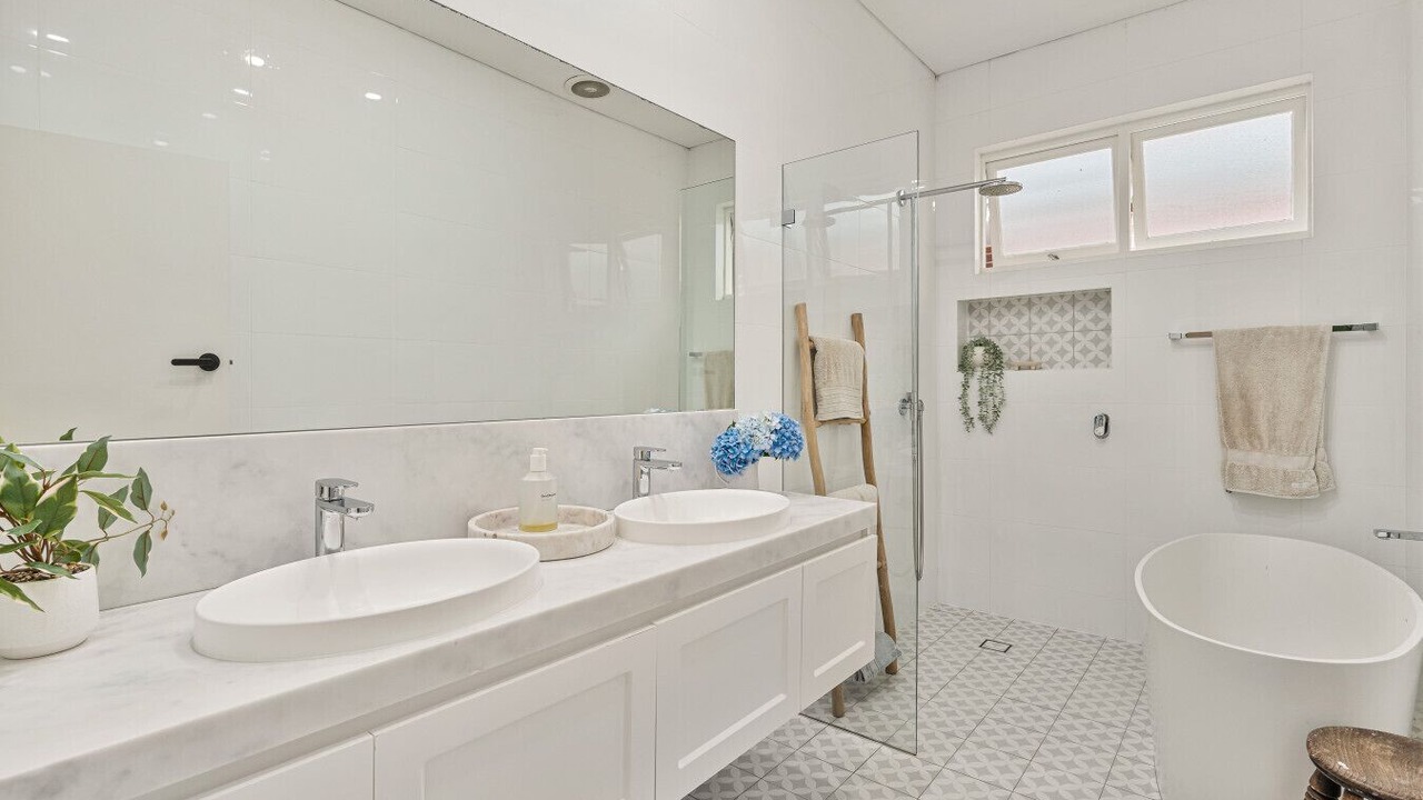 Photo of Bathroom in Willoughby East