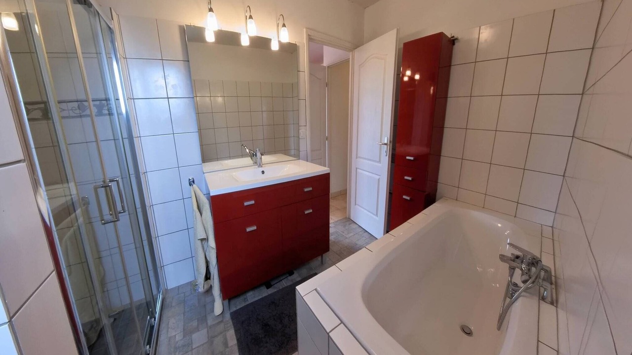 Photo of Bathroom in Aigne