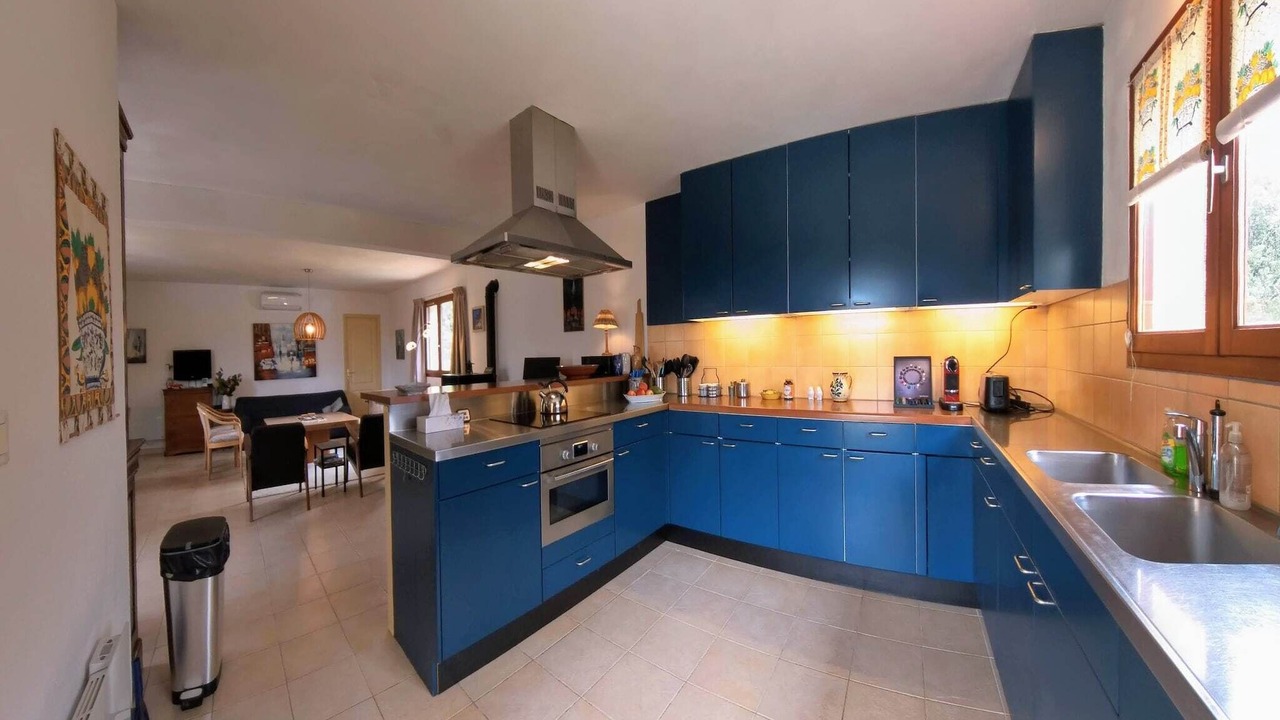 Photo of Others in Aigne