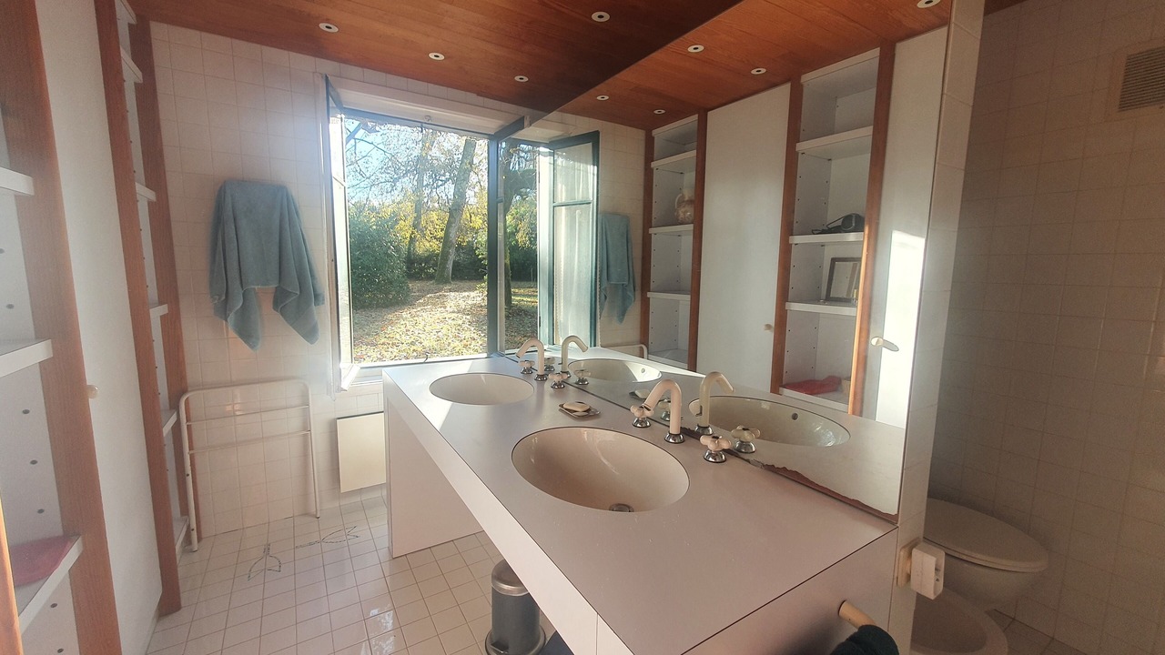 Photo of Bathroom in Sabres