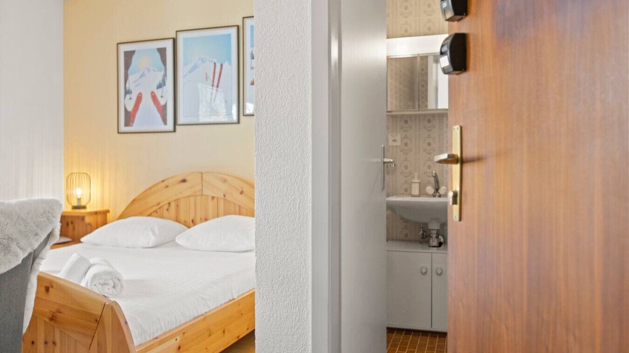 Photo of Bedroom in Noes
