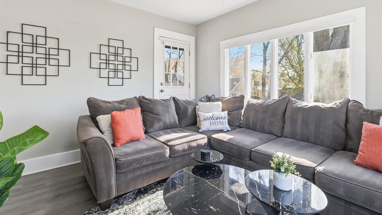 Photo of Livingroom in Meridian-Kessler