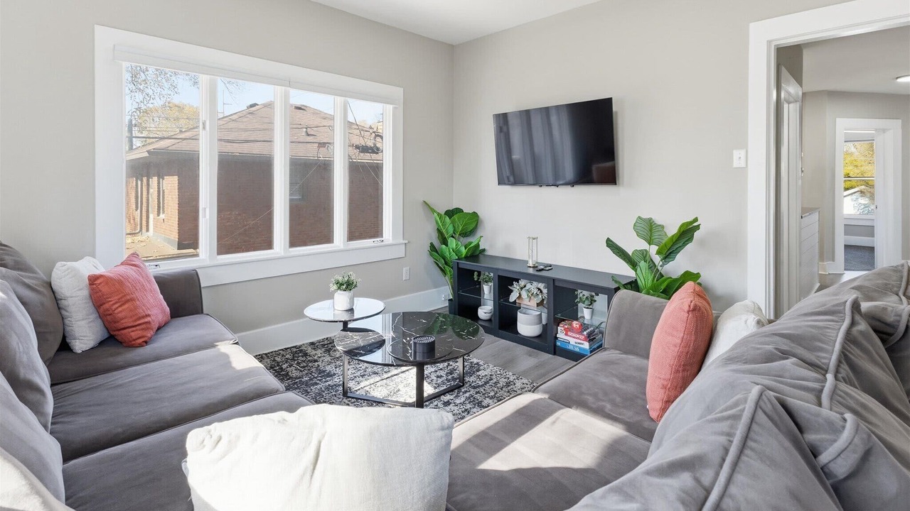 Photo of Livingroom in Meridian-Kessler