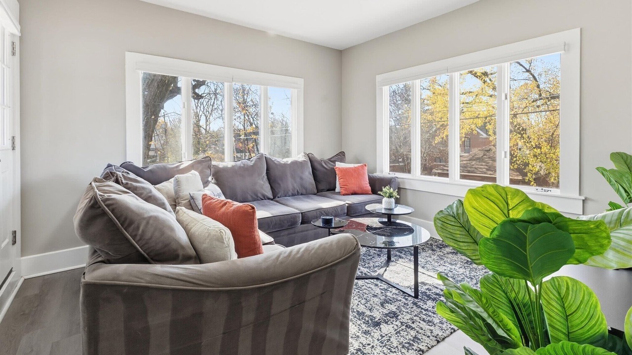 Photo of Livingroom in Meridian-Kessler
