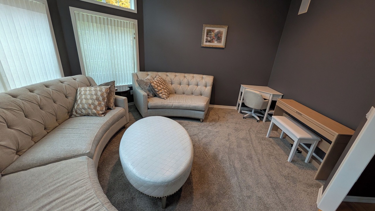 Photo of Livingroom in McMinnville