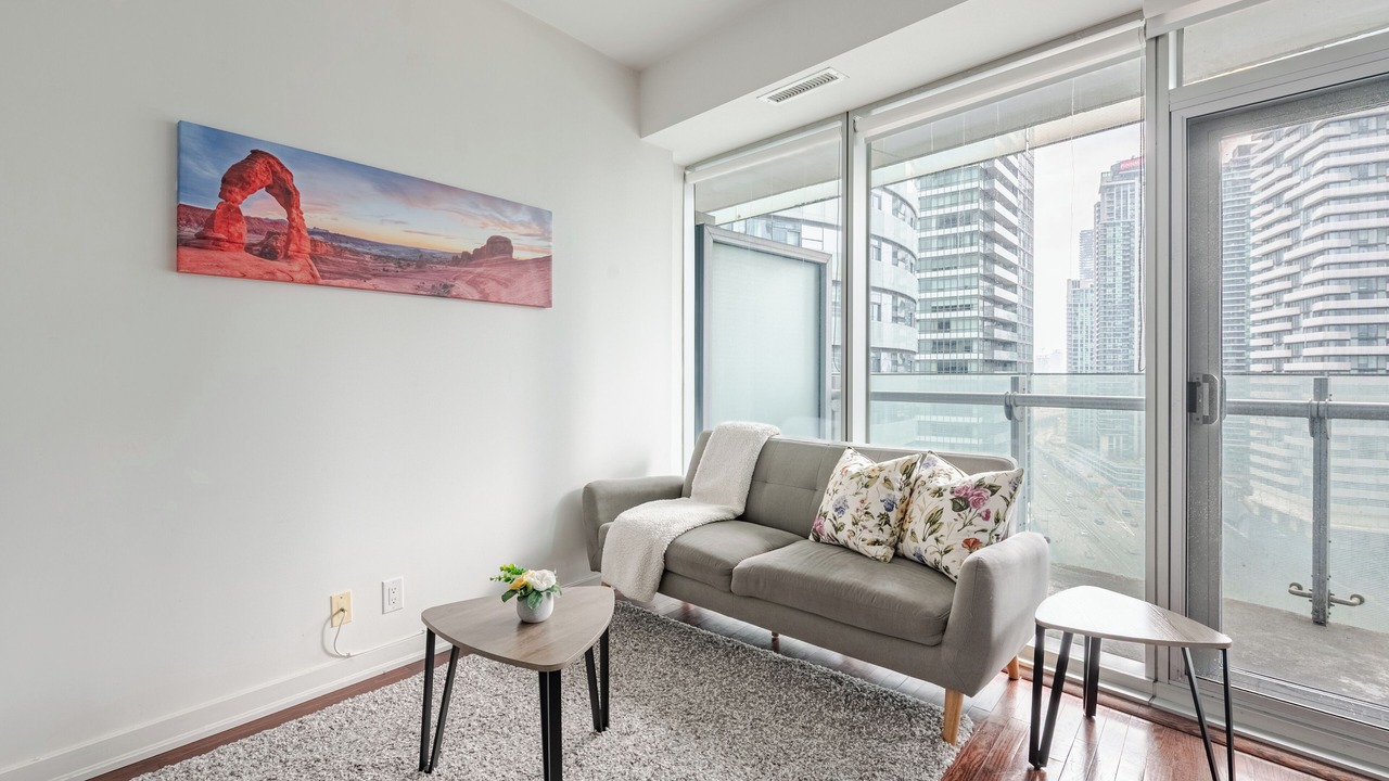 Photo of Livingroom in Toronto Entertainment District