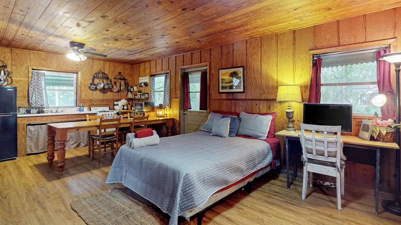 Photo of Bedroom in Bronson