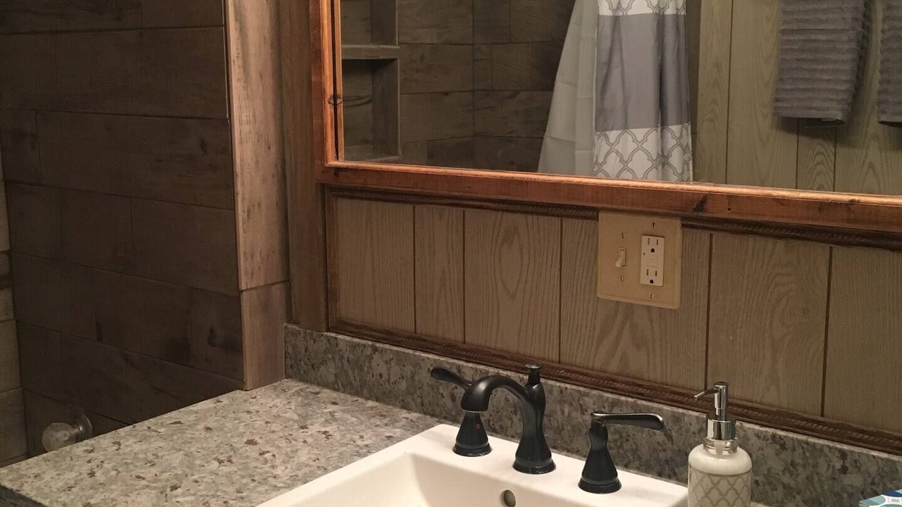 Photo of Bathroom in Scottsbluff