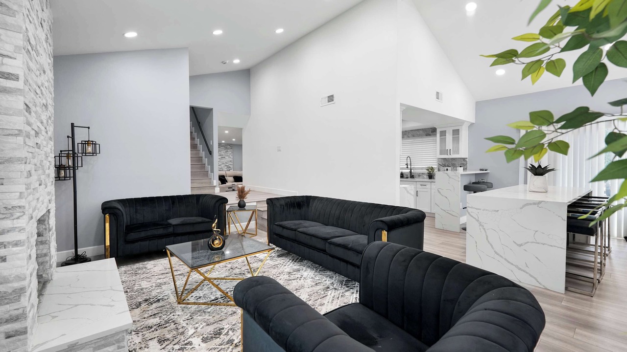 Photo of Livingroom in Charter Oak