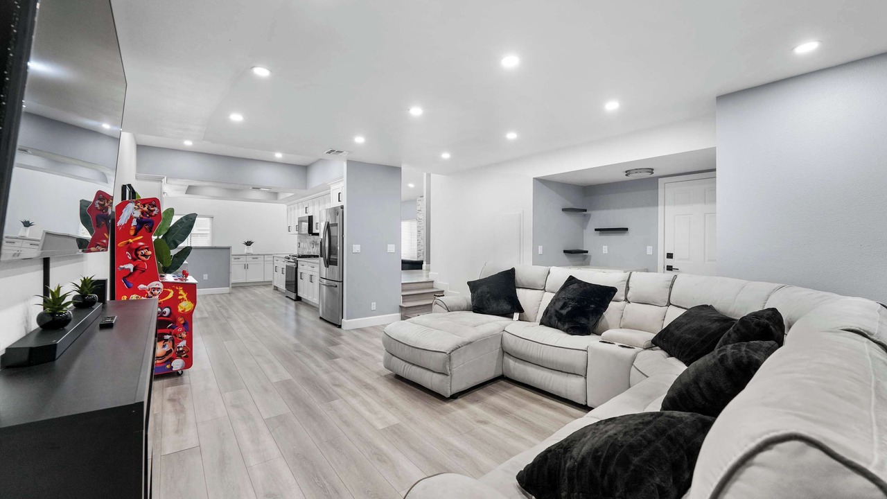 Photo of Livingroom in Charter Oak