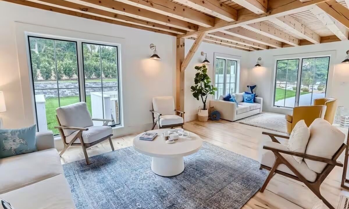 Photo of Livingroom in Tisbury