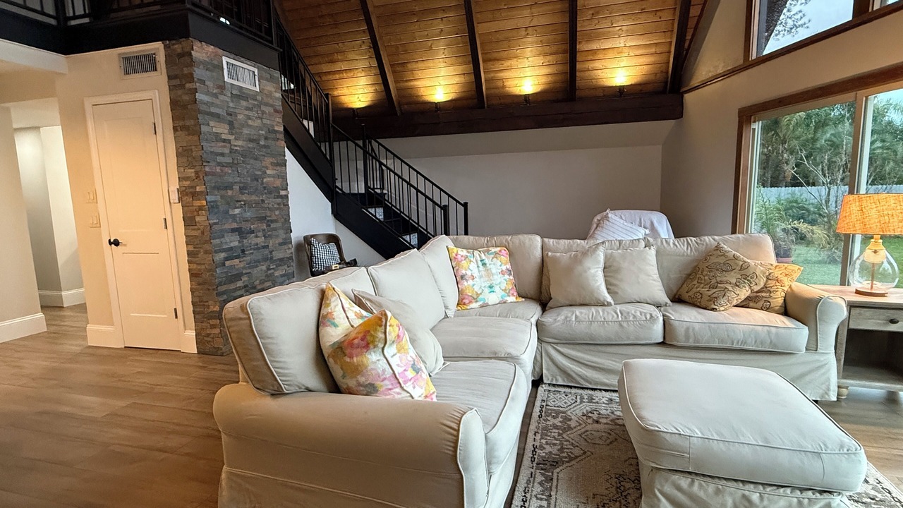 Photo of Livingroom in Hawthorne