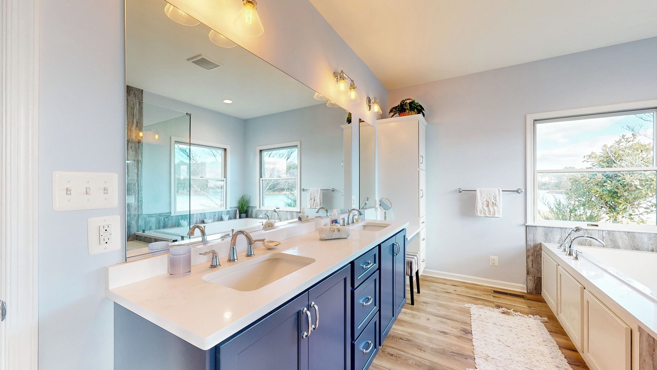 Photo of Bathroom in Point Lookout