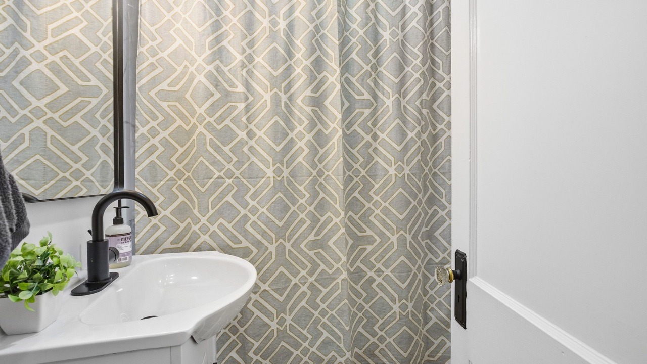 Photo of Bathroom in Meridian-Kessler