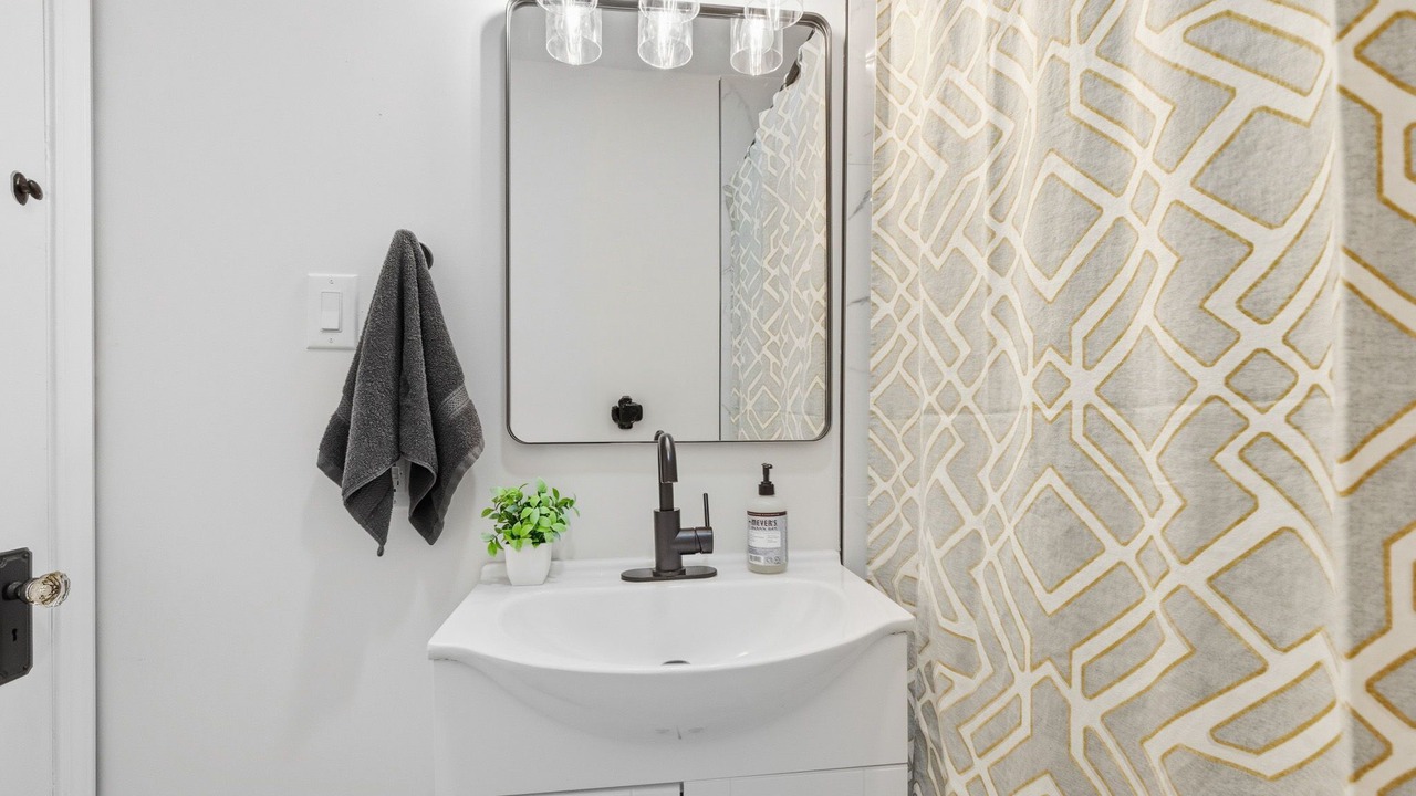 Photo of Bathroom in Meridian-Kessler