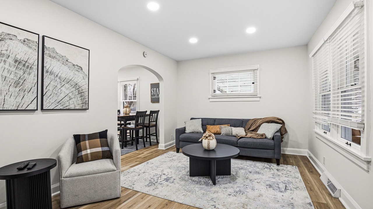 Photo of Livingroom in Meridian-Kessler