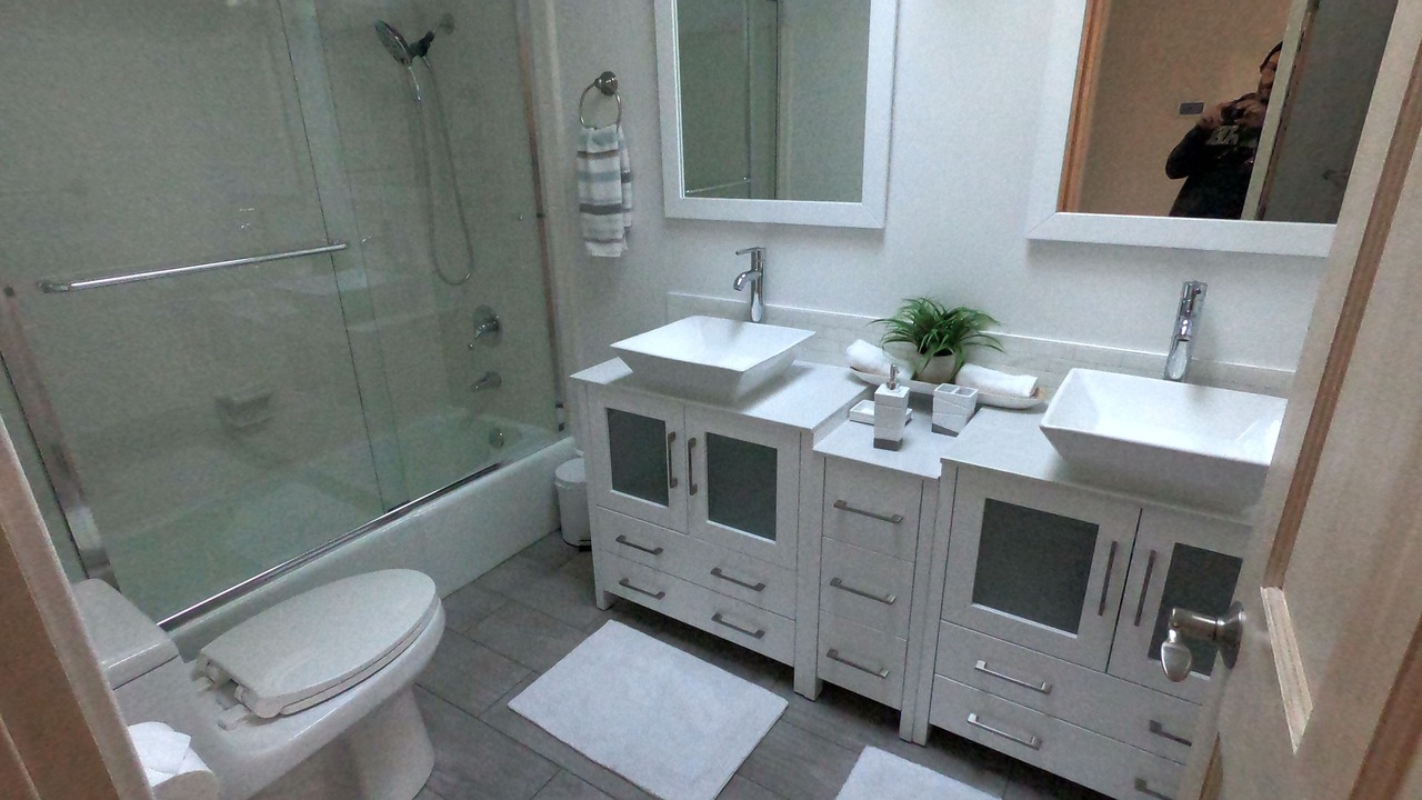 Photo of Bathroom in Round Hill Village