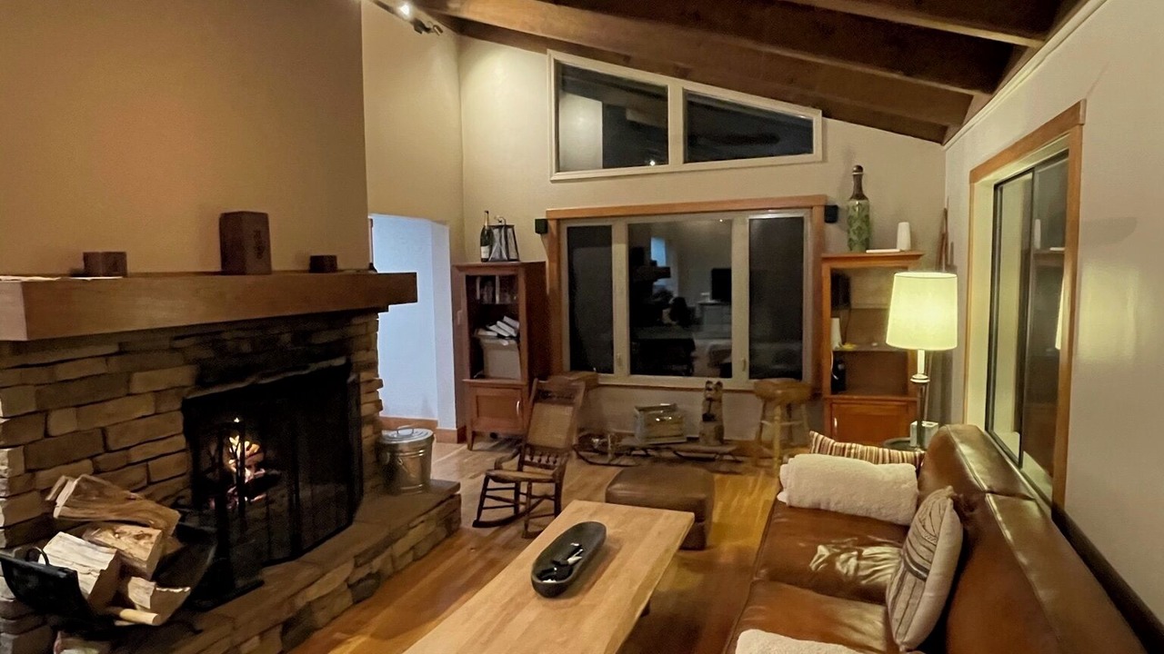 Photo of Livingroom in Round Hill Village