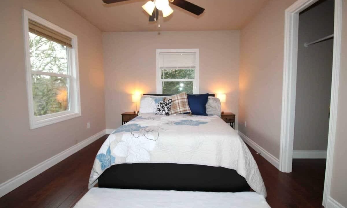 Photo of Bedroom in University District