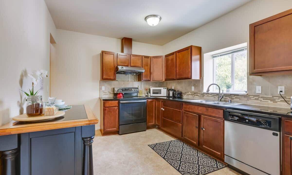 Photo of Kitchen in Haller Lake