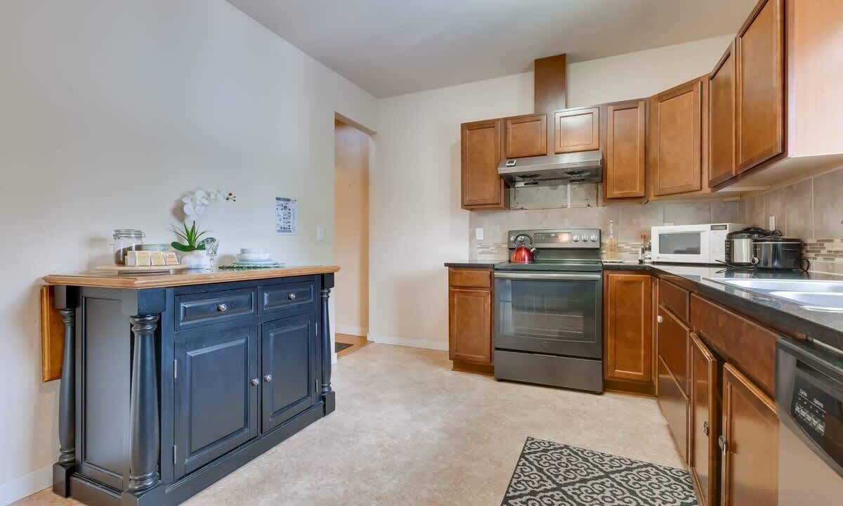 Photo of Kitchen in Haller Lake