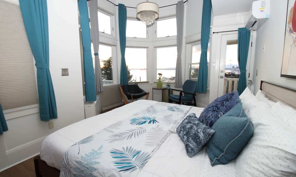 Photo of Bathroom in West Queen Anne