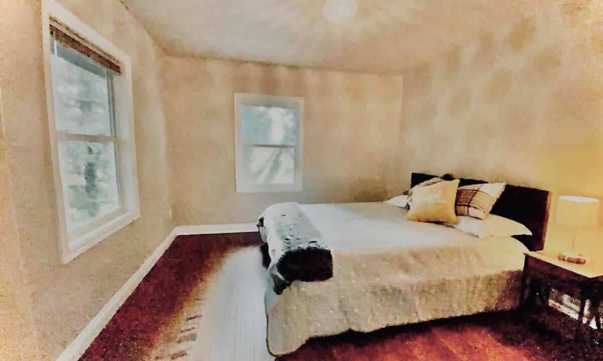 Photo of Bedroom in University District