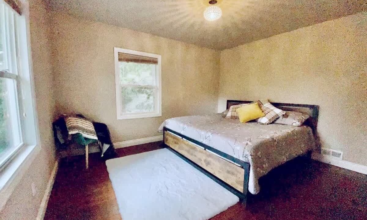 Photo of Bedroom in University District