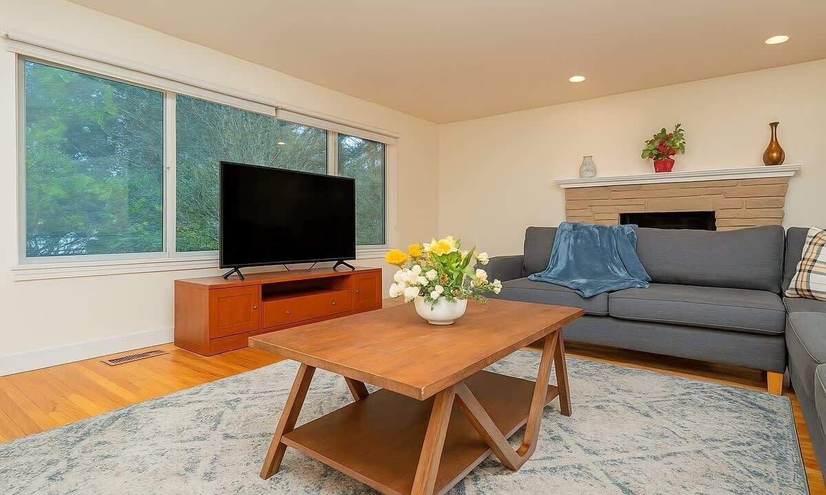 Photo of Livingroom in Mercer Island