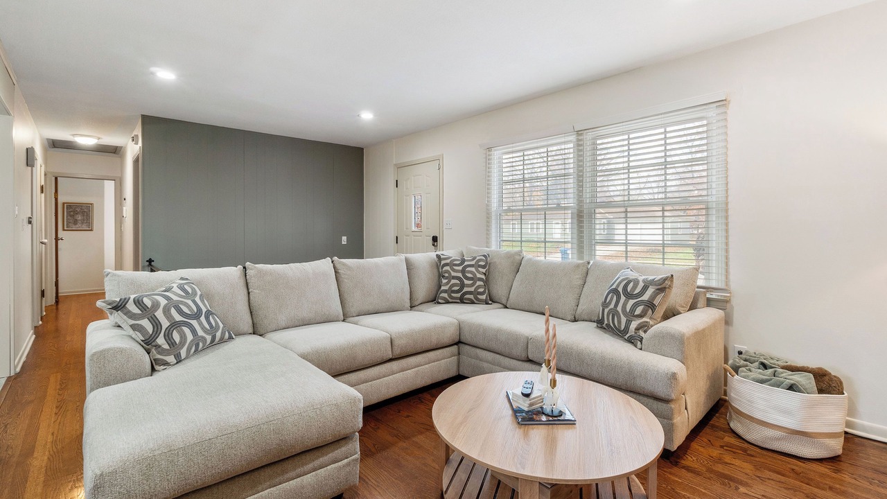 Photo of Livingroom in Nall Hills