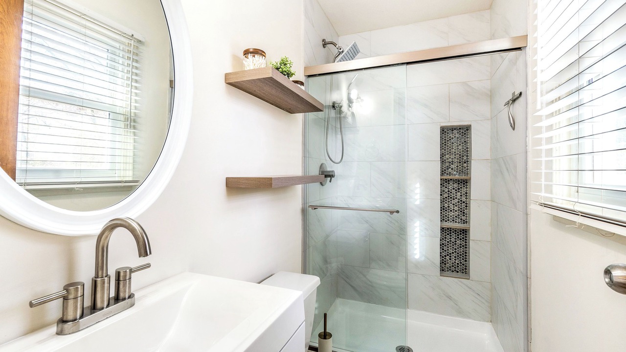 Photo of Bathroom in Nall Hills