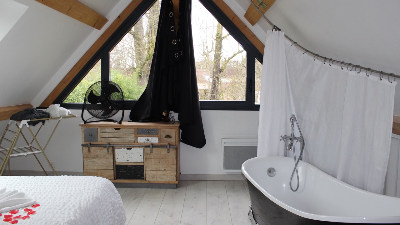 Photo of Bedroom in Lindry