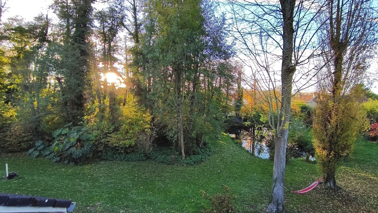 Photo of Others in Lindry