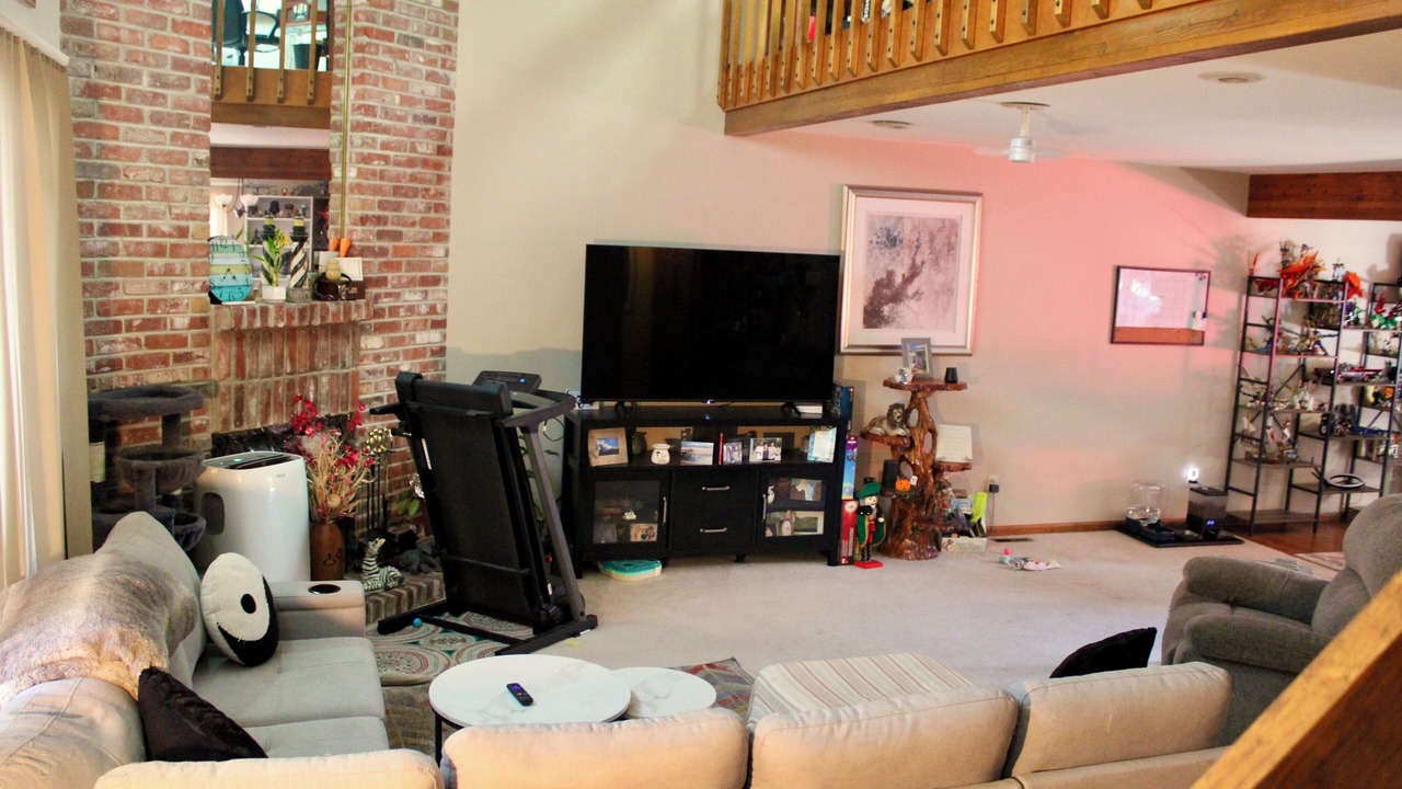 Photo of Livingroom in Meadow Hills