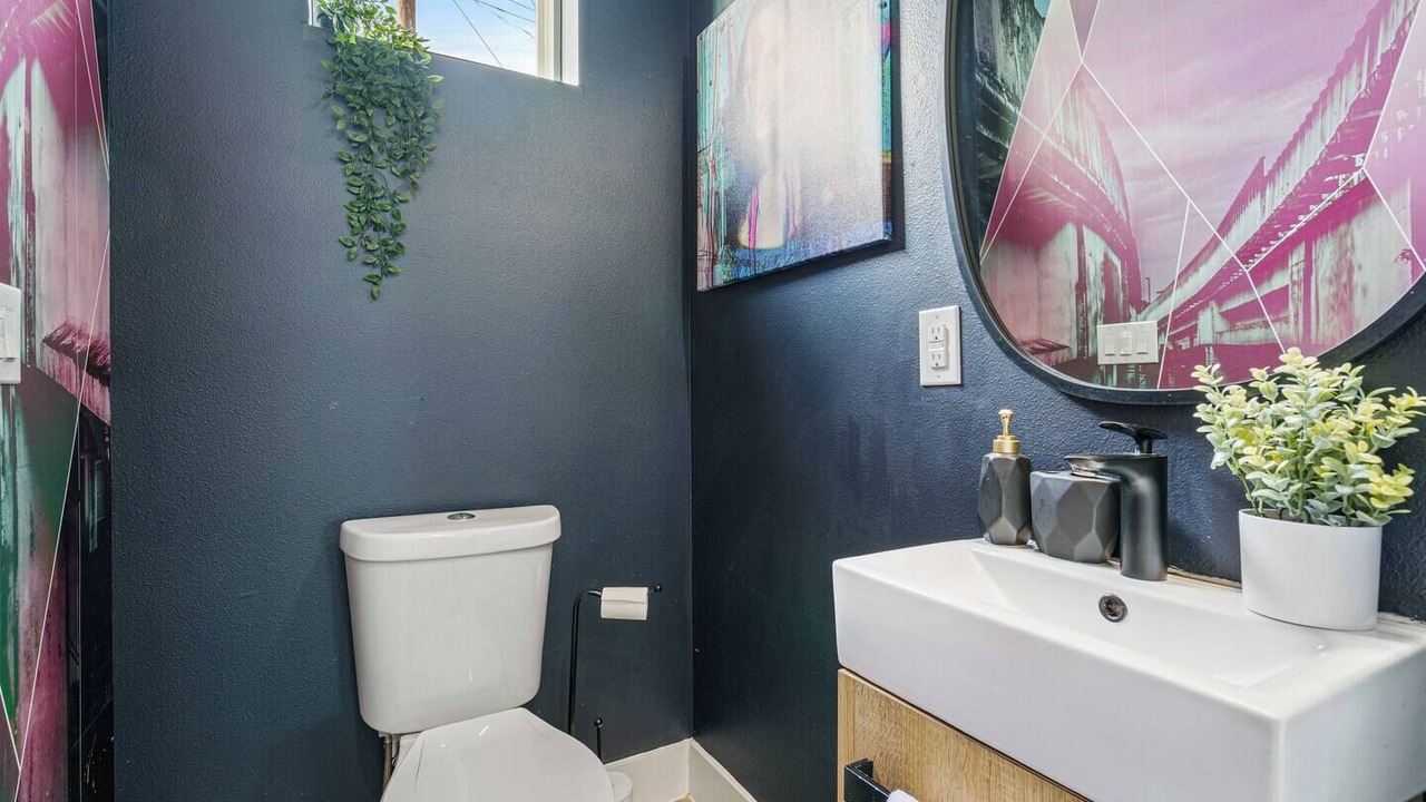Photo of Bathroom in Montopolis