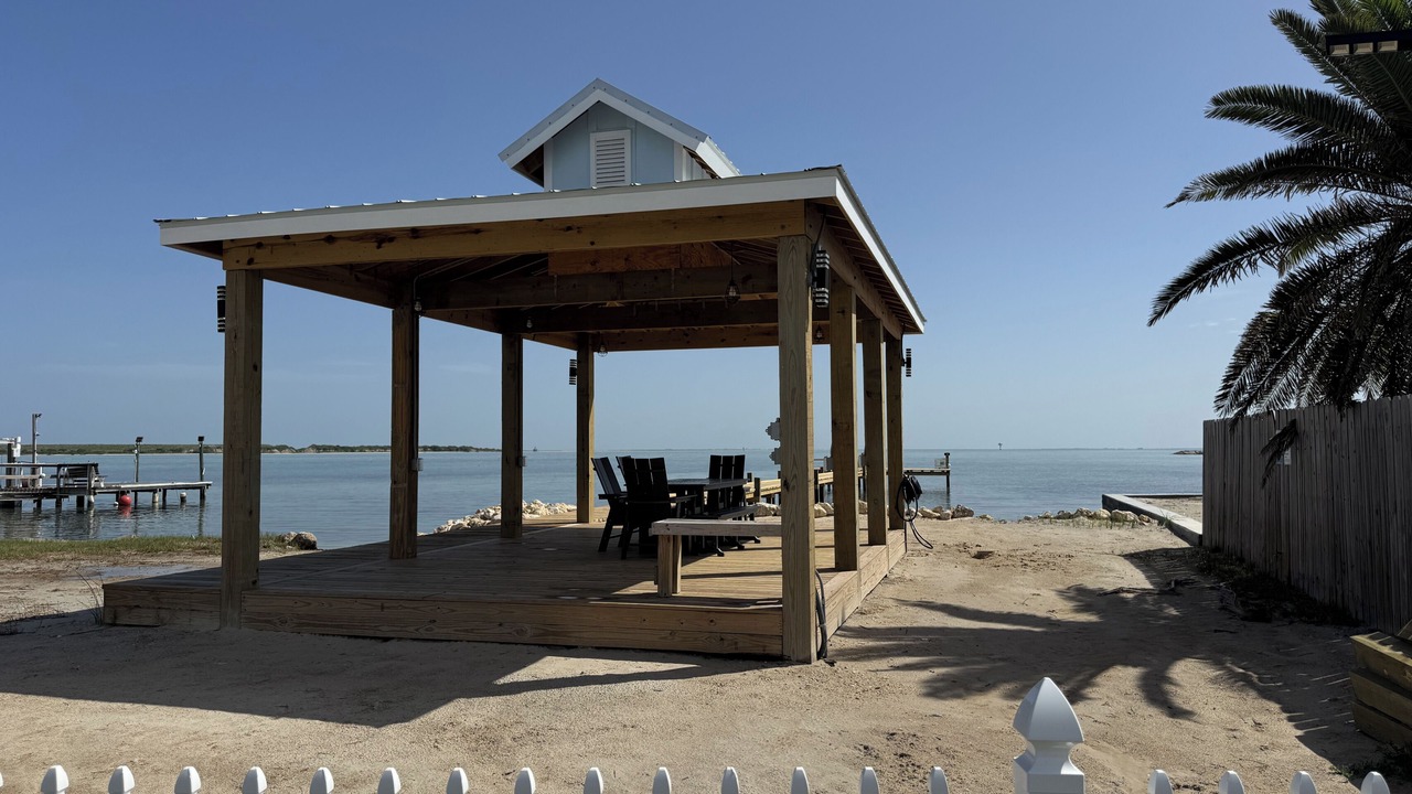 Photo of Patio Balcony in Ingleside on the Bay