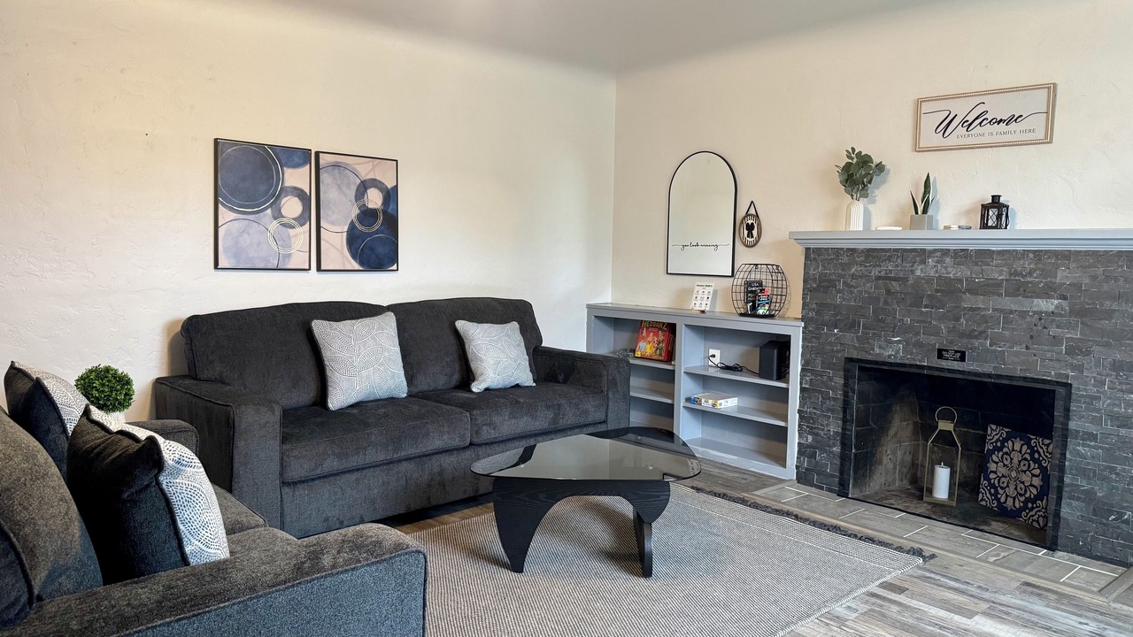 Photo of Livingroom in Hanford