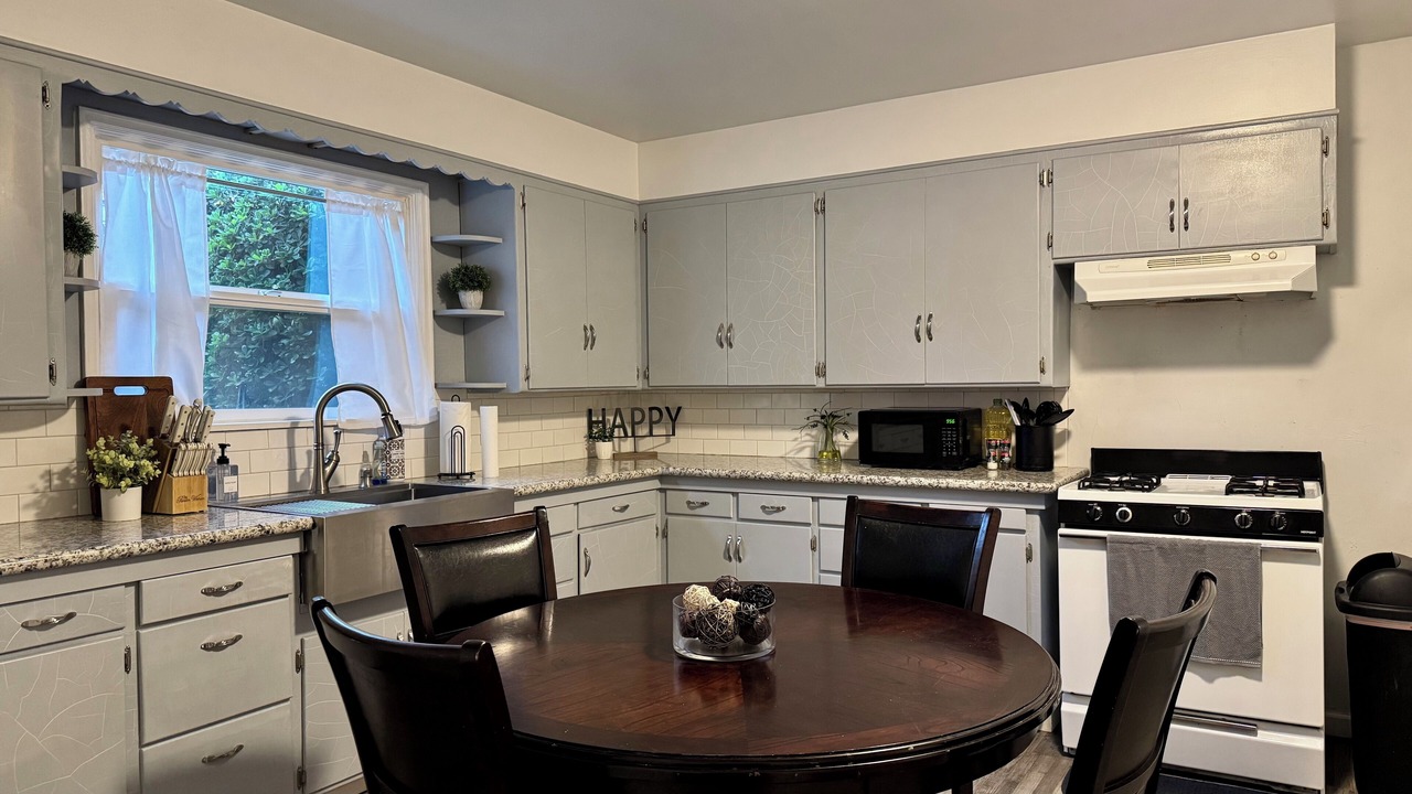Photo of Kitchen in Hanford