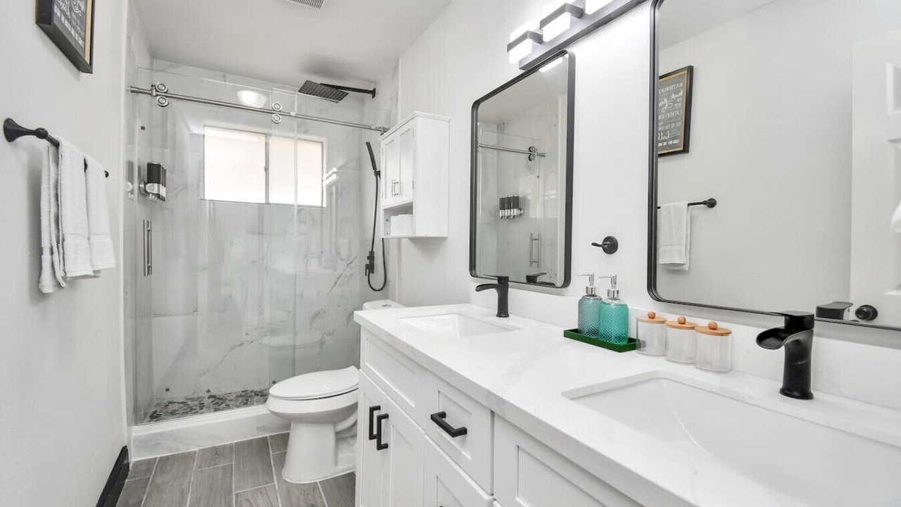 Photo of Bathroom in Clodine